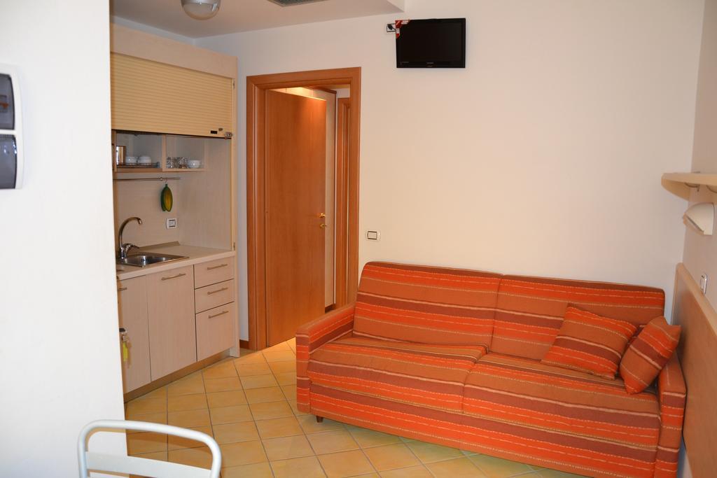 Hotel Ariston Misano Adriatico Exterior photo
