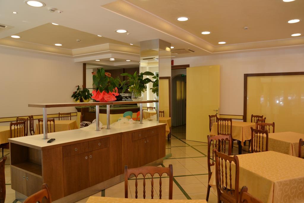 Hotel Ariston Misano Adriatico Exterior photo